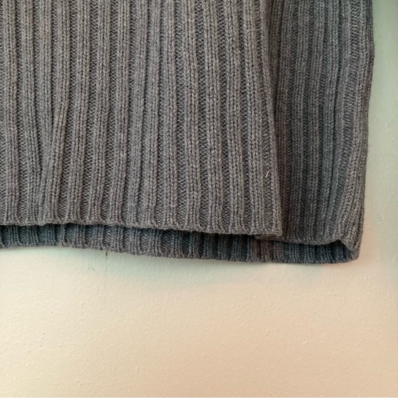 Point Zero grey ribbed long-sleeve turtleneck pullover sweater with cool detail - Picture 5 of 9